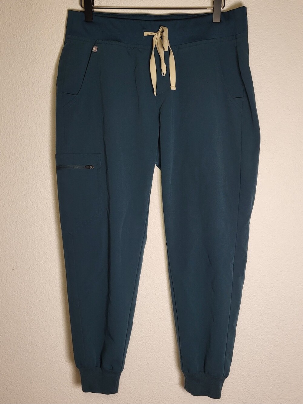 Figs Petite Jogger Scrubs size Medium Petite in Caribbean Blue